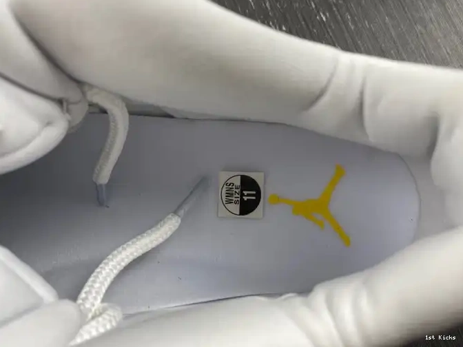 1st Kicks Jordan WMNS Low Air AH7860-107 Yellow 11 Snakeskin 0531